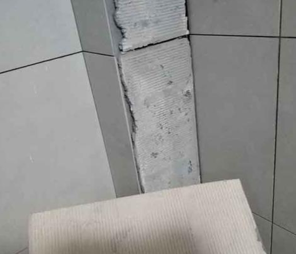 土默特瓷砖空鼓维修公司分享下厨房瓷砖脱落的补救措施。